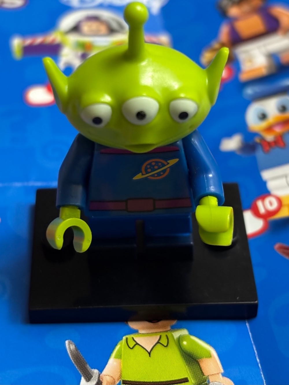 LEGO DISNEY SERIES 1 "Alien" coldis-2 with stand, pamphlet & accessories